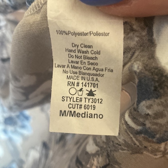 Women’s kimono/cardigan, 143 story by lineup gray with blue flowers p1 - Picture 5 of 6